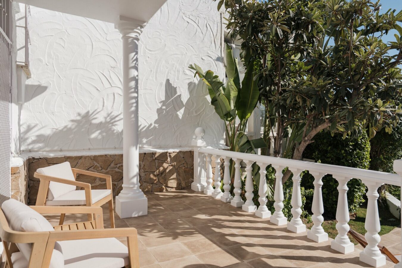 FOR SALE 🏡 Renovated Two-Bedroom Townhouse with Three Terraces and Golf Views – Atalaya, New Golden Mile 🇪🇸