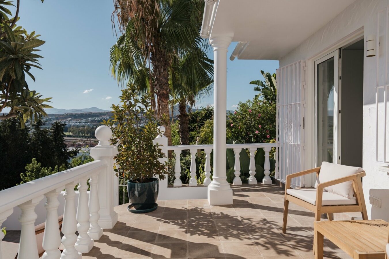 FOR SALE 🏡 Renovated Two-Bedroom Townhouse with Three Terraces and Golf Views – Atalaya, New Golden Mile 🇪🇸