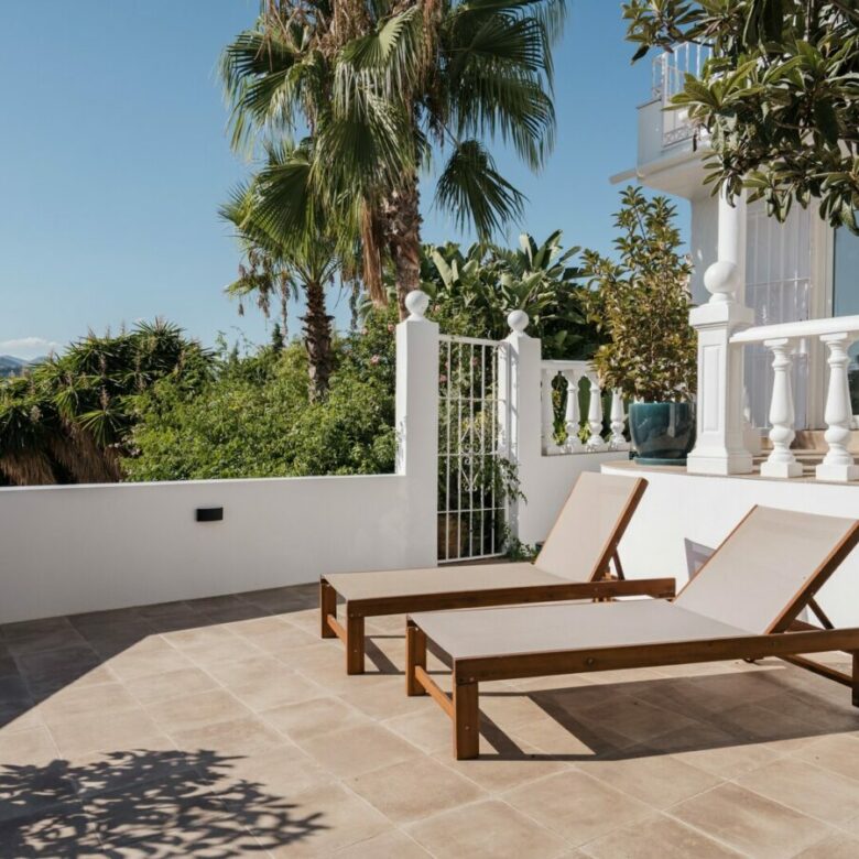 FOR SALE 🏡 Renovated Two-Bedroom Townhouse with Three Terraces and Golf Views – Atalaya, New Golden Mile 🇪🇸