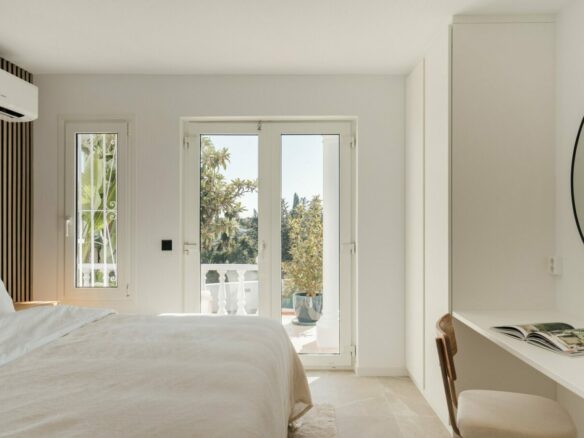 FOR SALE 🏡 Renovated Two-Bedroom Townhouse with Three Terraces and Golf Views – Atalaya, New Golden Mile 🇪🇸