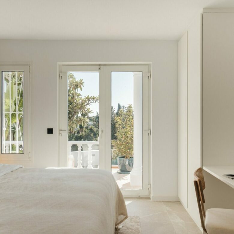 FOR SALE 🏡 Renovated Two-Bedroom Townhouse with Three Terraces and Golf Views – Atalaya, New Golden Mile 🇪🇸