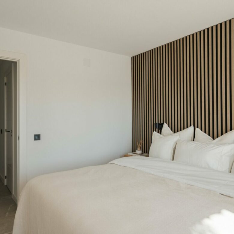 FOR SALE 🏡 Renovated Two-Bedroom Townhouse with Three Terraces and Golf Views – Atalaya, New Golden Mile 🇪🇸