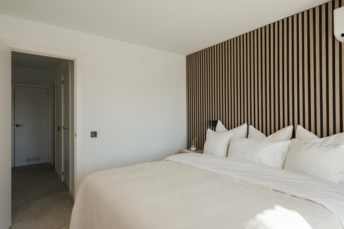 FOR SALE 🏡 Renovated Two-Bedroom Townhouse with Three Terraces and Golf Views – Atalaya, New Golden Mile 🇪🇸