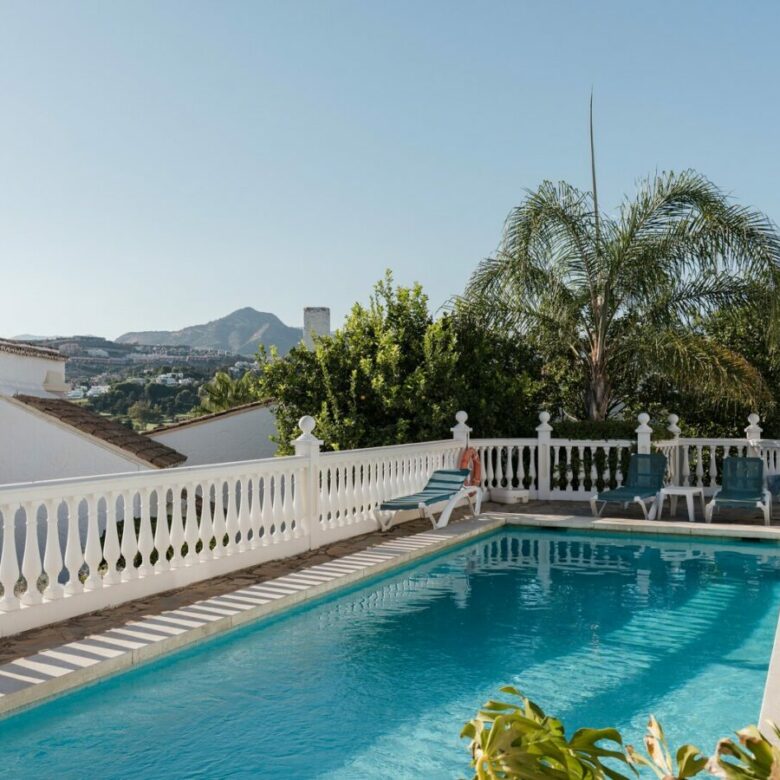 FOR SALE 🏡 Renovated Two-Bedroom Townhouse with Three Terraces and Golf Views – Atalaya, New Golden Mile 🇪🇸