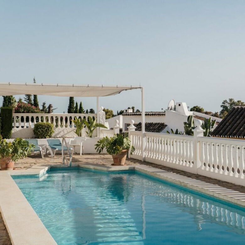 FOR SALE 🏡 Renovated Two-Bedroom Townhouse with Three Terraces and Golf Views – Atalaya, New Golden Mile 🇪🇸