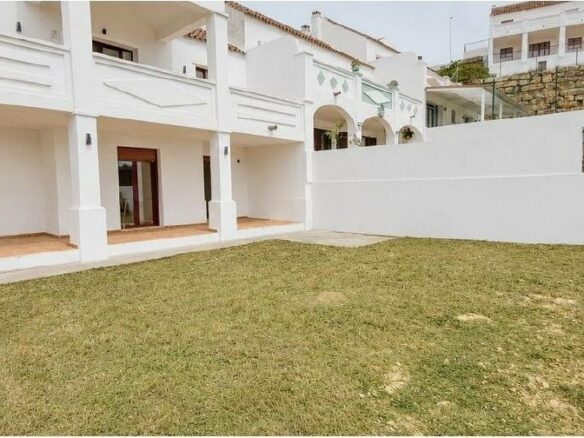 FOR SALE 🏡 Three-Storey Townhouse with Private Garden and 102 m² Basement to Convert – Doña Julia, Casares Costa 🇪🇸