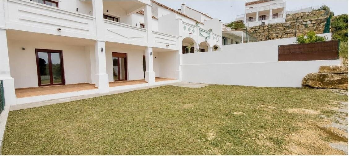 FOR SALE 🏡 Three-Storey Townhouse with Private Garden and 102 m² Basement to Convert – Doña Julia, Casares Costa 🇪🇸