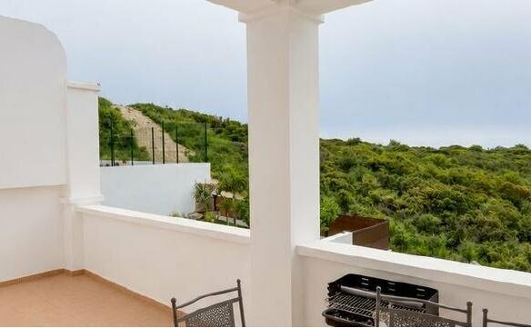 FOR SALE 🏡 Three-Storey Townhouse with Private Garden and 102 m² Basement to Convert – Doña Julia, Casares Costa 🇪🇸