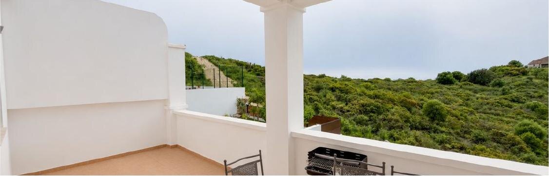 FOR SALE 🏡 Three-Storey Townhouse with Private Garden and 102 m² Basement to Convert – Doña Julia, Casares Costa 🇪🇸