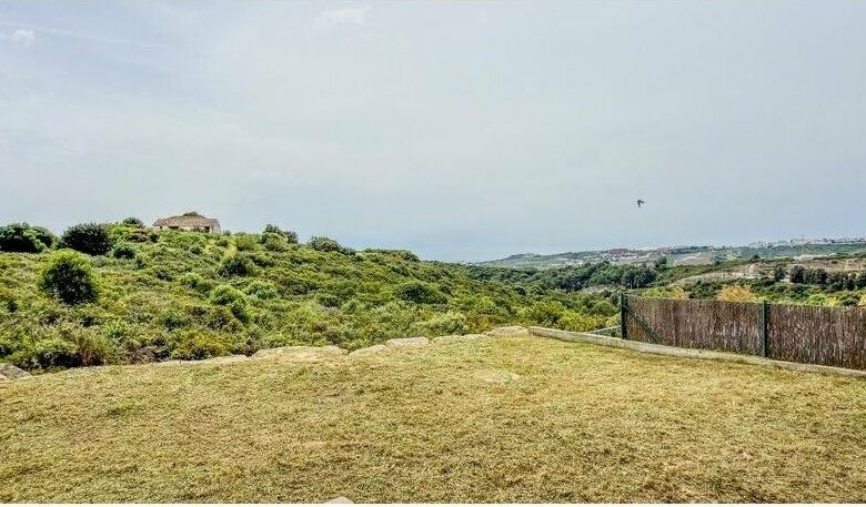 FOR SALE 🏡 Three-Storey Townhouse with Private Garden and 102 m² Basement to Convert – Doña Julia, Casares Costa 🇪🇸