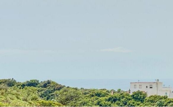 FOR SALE 🏡 Three-Storey Townhouse with Private Garden and 102 m² Basement to Convert – Doña Julia, Casares Costa 🇪🇸