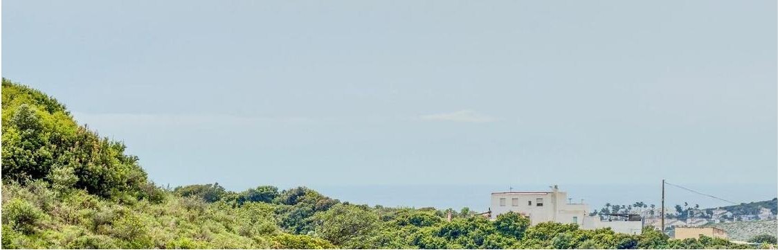 FOR SALE 🏡 Three-Storey Townhouse with Private Garden and 102 m² Basement to Convert – Doña Julia, Casares Costa 🇪🇸