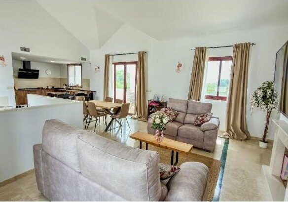 FOR SALE 🏡 Three-Storey Townhouse with Private Garden and 102 m² Basement to Convert – Doña Julia, Casares Costa 🇪🇸