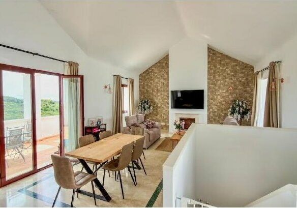 FOR SALE 🏡 Three-Storey Townhouse with Private Garden and 102 m² Basement to Convert – Doña Julia, Casares Costa 🇪🇸