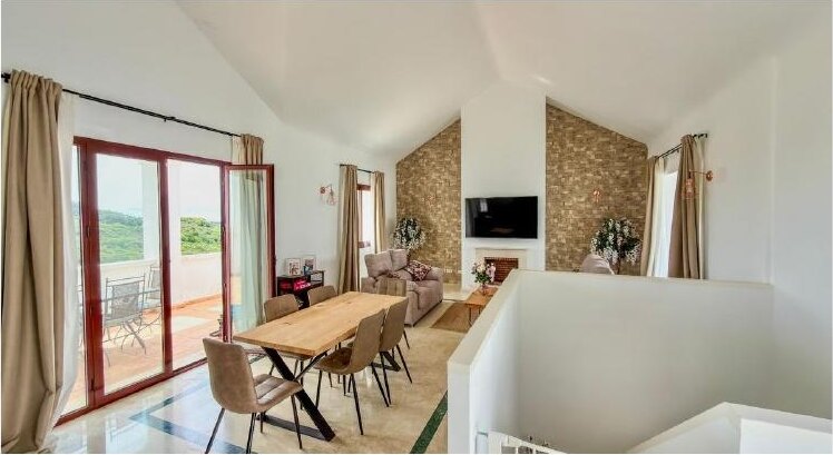 FOR SALE 🏡 Three-Storey Townhouse with Private Garden and 102 m² Basement to Convert – Doña Julia, Casares Costa 🇪🇸