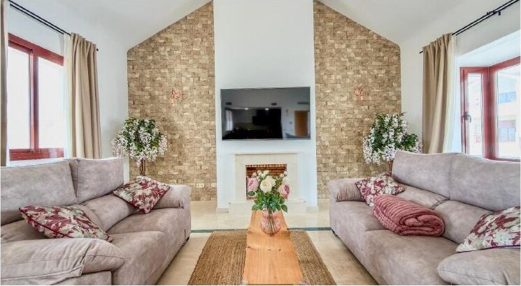 FOR SALE 🏡 Three-Storey Townhouse with Private Garden and 102 m² Basement to Convert – Doña Julia, Casares Costa 🇪🇸