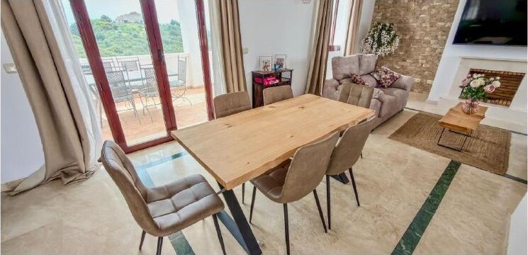 FOR SALE 🏡 Three-Storey Townhouse with Private Garden and 102 m² Basement to Convert – Doña Julia, Casares Costa 🇪🇸
