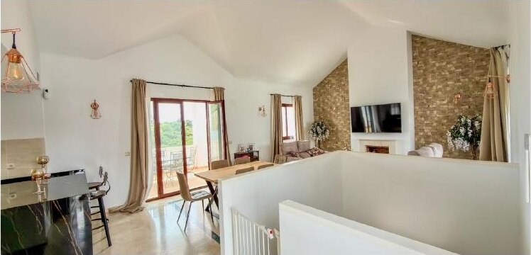 FOR SALE 🏡 Three-Storey Townhouse with Private Garden and 102 m² Basement to Convert – Doña Julia, Casares Costa 🇪🇸