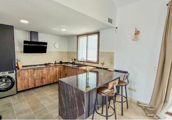 FOR SALE 🏡 Three-Storey Townhouse with Private Garden and 102 m² Basement to Convert – Doña Julia, Casares Costa 🇪🇸