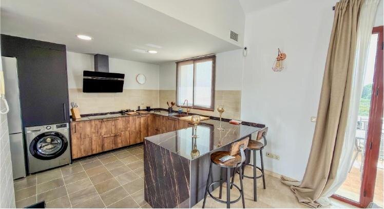 FOR SALE 🏡 Three-Storey Townhouse with Private Garden and 102 m² Basement to Convert – Doña Julia, Casares Costa 🇪🇸