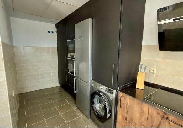 FOR SALE 🏡 Three-Storey Townhouse with Private Garden and 102 m² Basement to Convert – Doña Julia, Casares Costa 🇪🇸