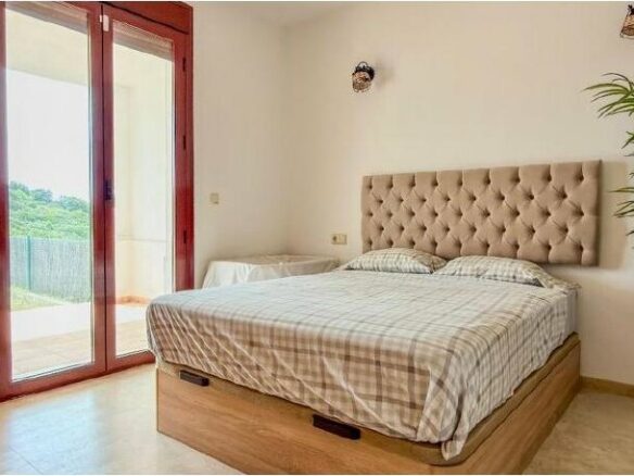 FOR SALE 🏡 Three-Storey Townhouse with Private Garden and 102 m² Basement to Convert – Doña Julia, Casares Costa 🇪🇸