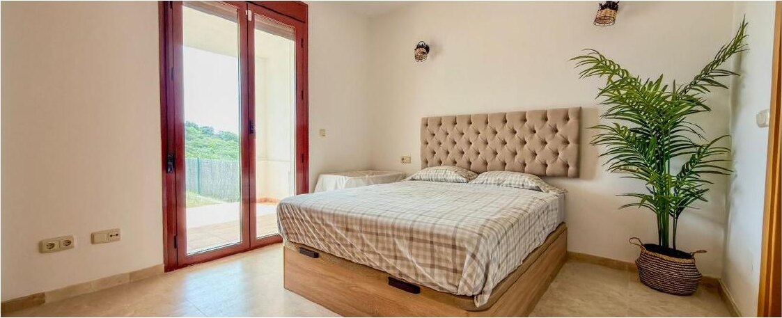 FOR SALE 🏡 Three-Storey Townhouse with Private Garden and 102 m² Basement to Convert – Doña Julia, Casares Costa 🇪🇸