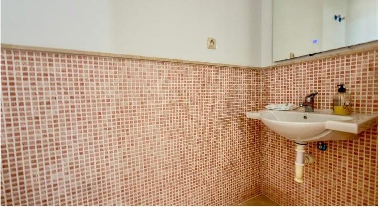 FOR SALE 🏡 Three-Storey Townhouse with Private Garden and 102 m² Basement to Convert – Doña Julia, Casares Costa 🇪🇸