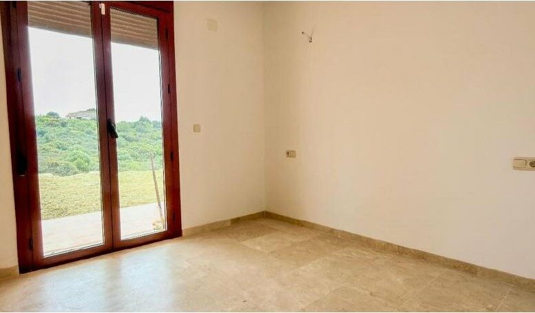 FOR SALE 🏡 Three-Storey Townhouse with Private Garden and 102 m² Basement to Convert – Doña Julia, Casares Costa 🇪🇸