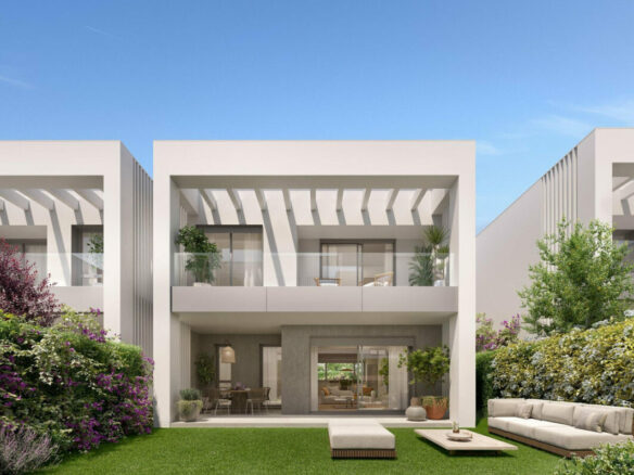 FOR SALE 🏡 Brand-New Three-Bedroom Townhouse 200 m from the Beach with Sea Views – Elviria, Marbella East 🇪🇸