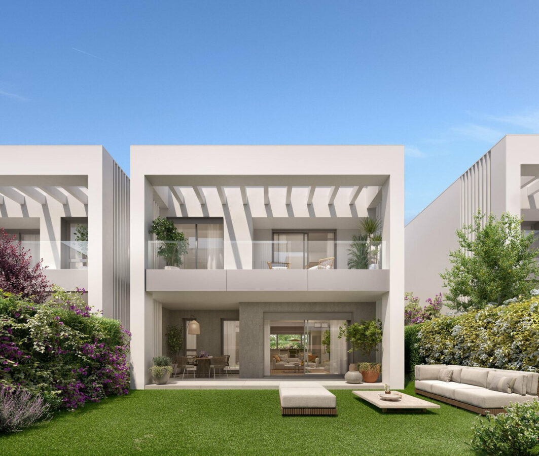 FOR SALE 🏡 Brand-New Three-Bedroom Townhouse 200 m from the Beach with Sea Views – Elviria, Marbella East 🇪🇸