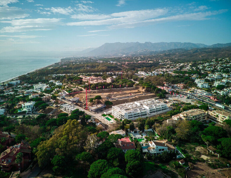 FOR SALE 🏡 Brand-New Three-Bedroom Townhouse 200 m from the Beach with Sea Views – Elviria, Marbella East 🇪🇸