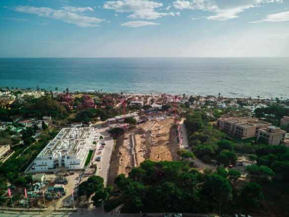 FOR SALE 🏡 Brand-New Three-Bedroom Townhouse 200 m from the Beach with Sea Views – Elviria, Marbella East 🇪🇸