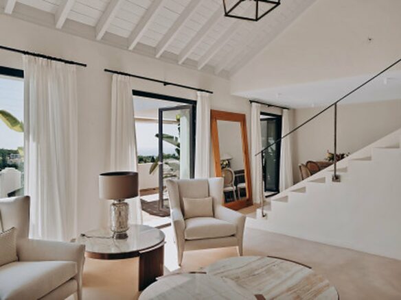 FOR SALE 🏡 Renovated Four-Bedroom Townhouse with Panoramic Sea Views and Cinema Room – Marbella Hill Club, Golden Mile, Marbella 🇪🇸