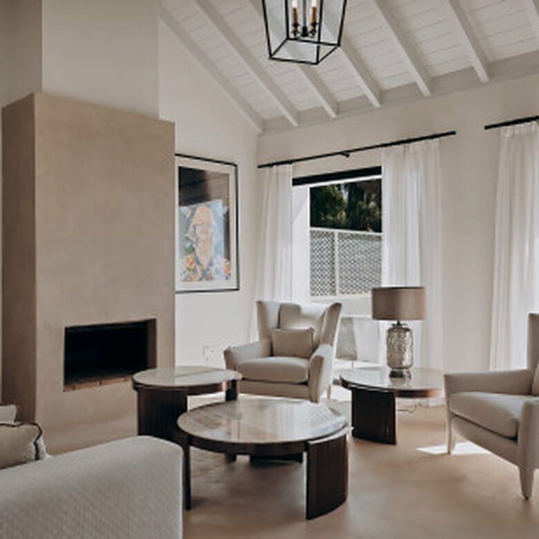 FOR SALE 🏡 Renovated Four-Bedroom Townhouse with Panoramic Sea Views and Cinema Room – Marbella Hill Club, Golden Mile, Marbella 🇪🇸
