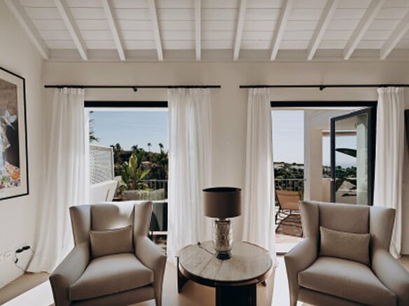 FOR SALE 🏡 Renovated Four-Bedroom Townhouse with Panoramic Sea Views and Cinema Room – Marbella Hill Club, Golden Mile, Marbella 🇪🇸