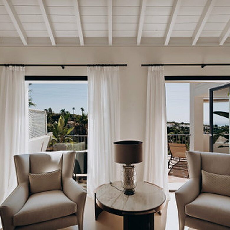 FOR SALE 🏡 Renovated Four-Bedroom Townhouse with Panoramic Sea Views and Cinema Room – Marbella Hill Club, Golden Mile, Marbella 🇪🇸