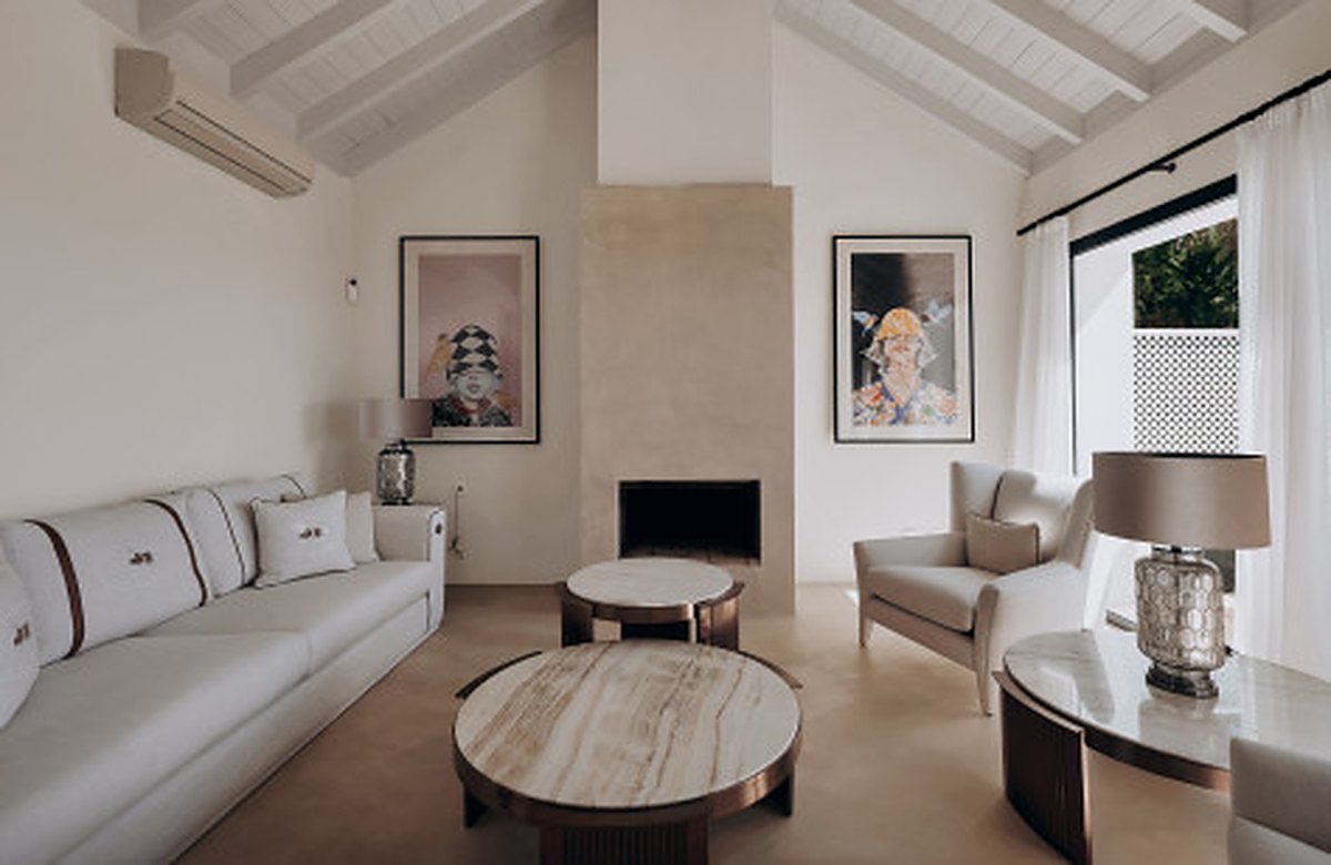 FOR SALE 🏡 Renovated Four-Bedroom Townhouse with Panoramic Sea Views and Cinema Room – Marbella Hill Club, Golden Mile, Marbella 🇪🇸