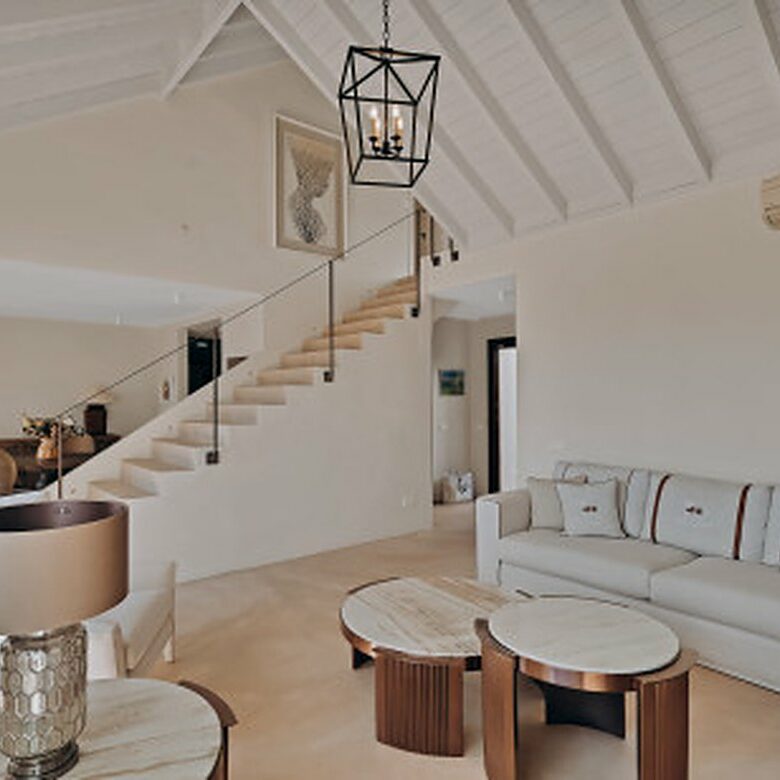 FOR SALE 🏡 Renovated Four-Bedroom Townhouse with Panoramic Sea Views and Cinema Room – Marbella Hill Club, Golden Mile, Marbella 🇪🇸