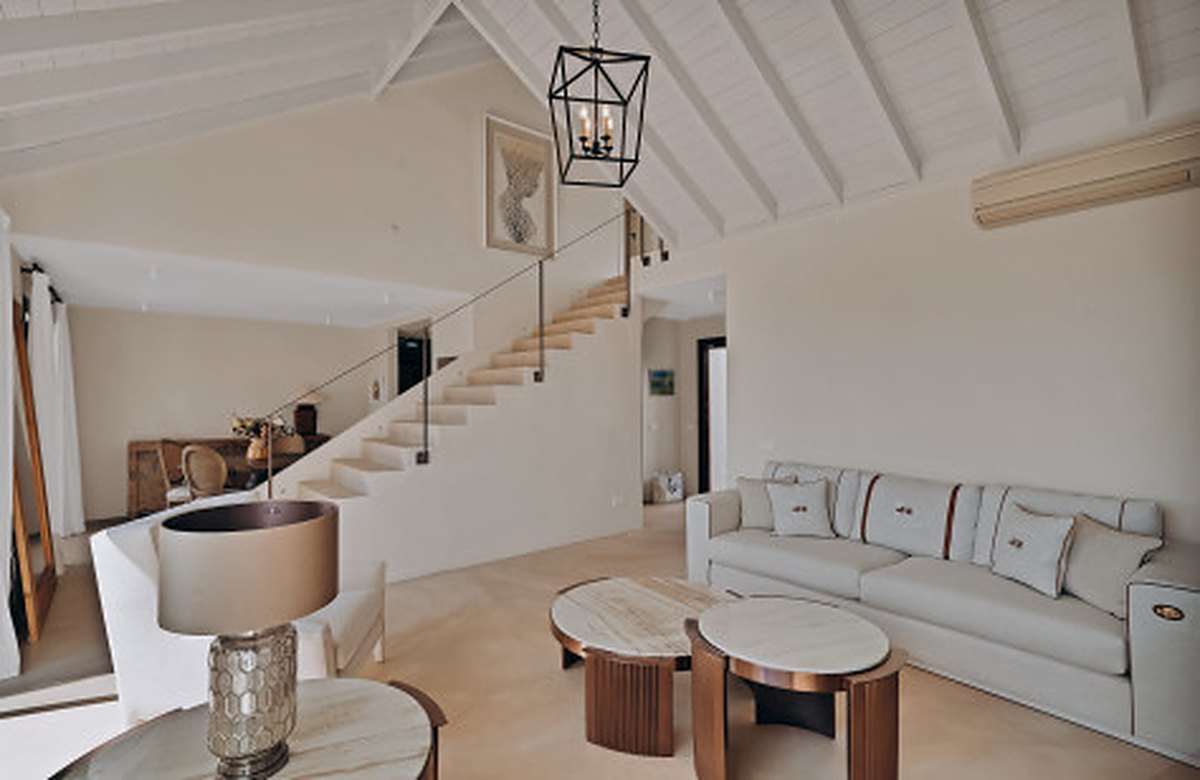 FOR SALE 🏡 Renovated Four-Bedroom Townhouse with Panoramic Sea Views and Cinema Room – Marbella Hill Club, Golden Mile, Marbella 🇪🇸