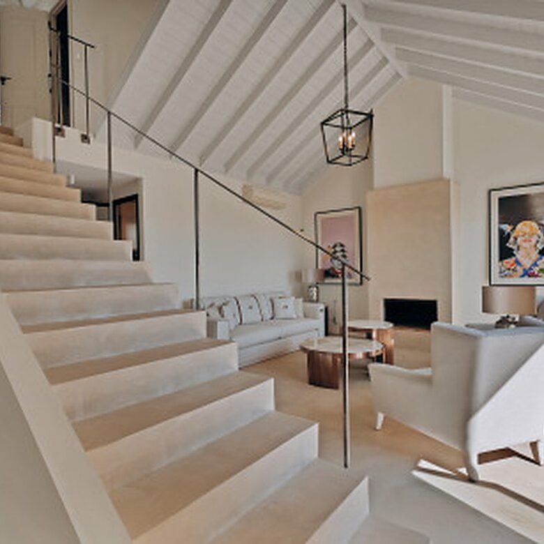 FOR SALE 🏡 Renovated Four-Bedroom Townhouse with Panoramic Sea Views and Cinema Room – Marbella Hill Club, Golden Mile, Marbella 🇪🇸
