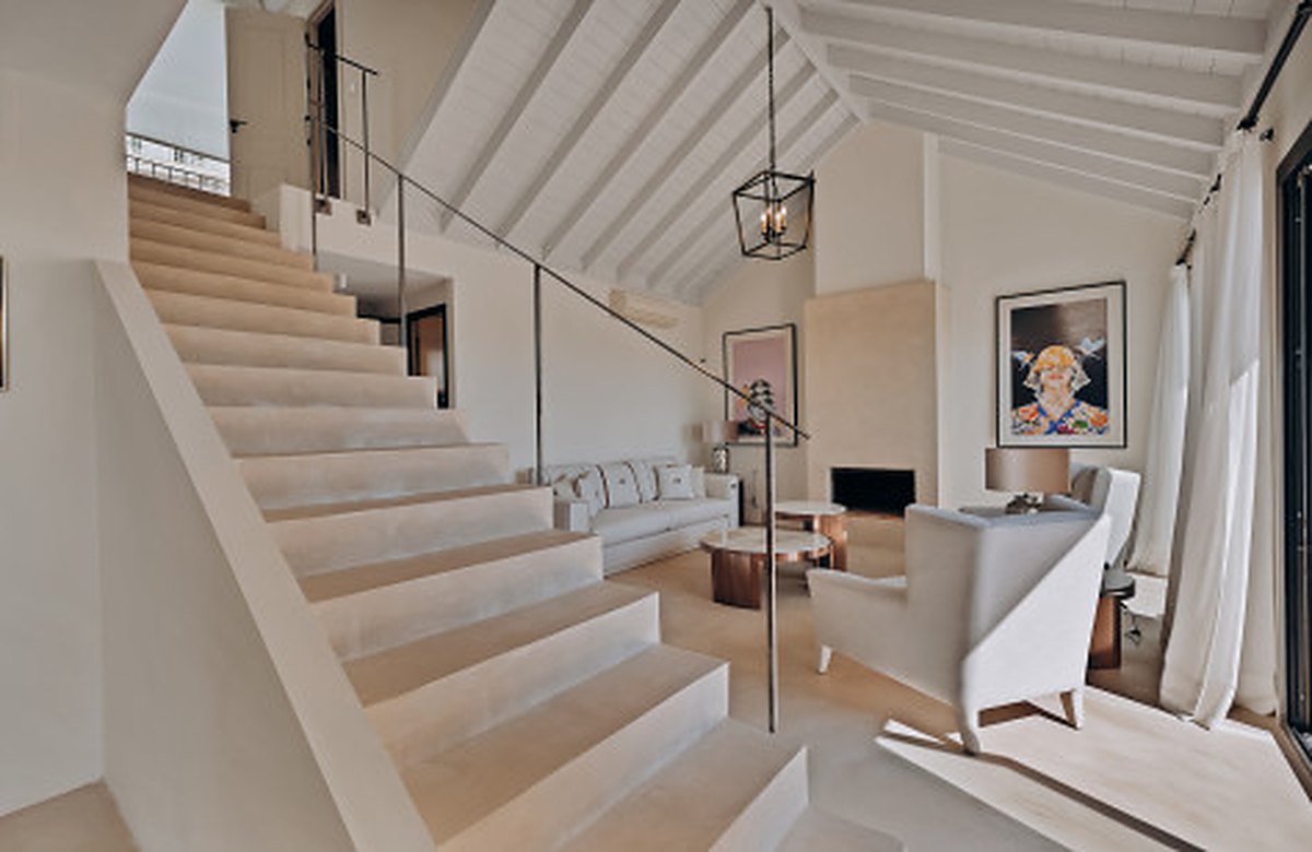 FOR SALE 🏡 Renovated Four-Bedroom Townhouse with Panoramic Sea Views and Cinema Room – Marbella Hill Club, Golden Mile, Marbella 🇪🇸