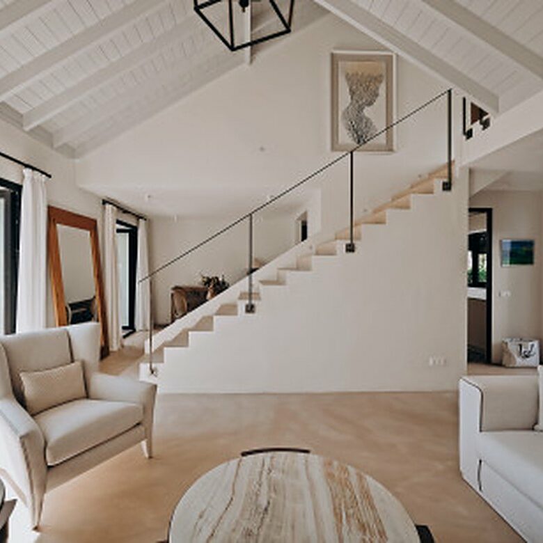 FOR SALE 🏡 Renovated Four-Bedroom Townhouse with Panoramic Sea Views and Cinema Room – Marbella Hill Club, Golden Mile, Marbella 🇪🇸