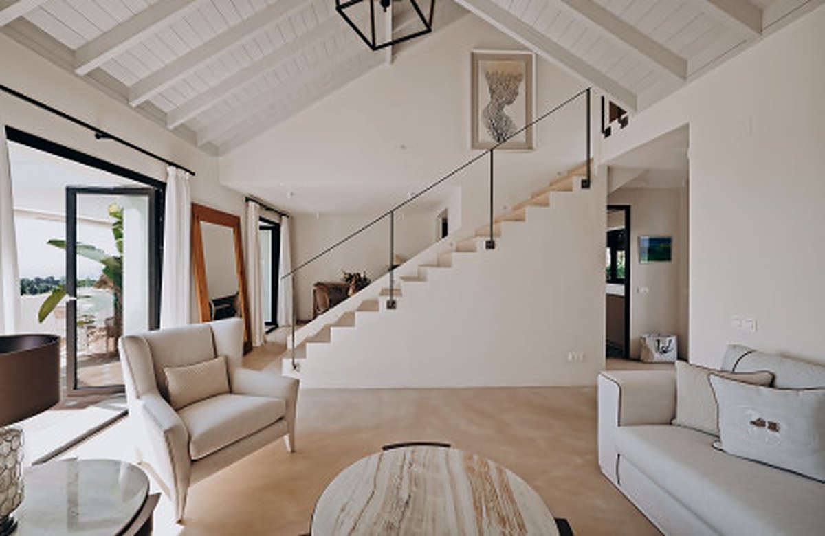 FOR SALE 🏡 Renovated Four-Bedroom Townhouse with Panoramic Sea Views and Cinema Room – Marbella Hill Club, Golden Mile, Marbella 🇪🇸