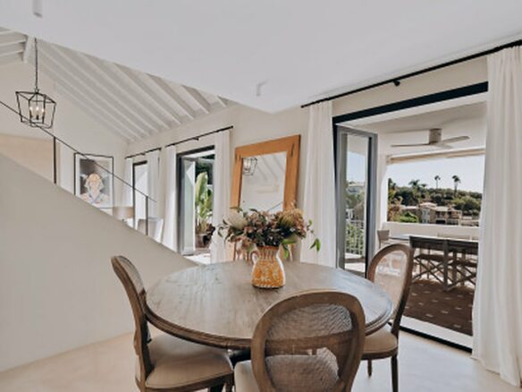 FOR SALE 🏡 Renovated Four-Bedroom Townhouse with Panoramic Sea Views and Cinema Room – Marbella Hill Club, Golden Mile, Marbella 🇪🇸