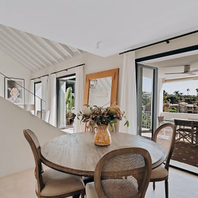 FOR SALE 🏡 Renovated Four-Bedroom Townhouse with Panoramic Sea Views and Cinema Room – Marbella Hill Club, Golden Mile, Marbella 🇪🇸
