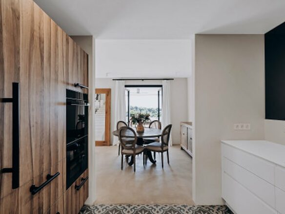 FOR SALE 🏡 Renovated Four-Bedroom Townhouse with Panoramic Sea Views and Cinema Room – Marbella Hill Club, Golden Mile, Marbella 🇪🇸