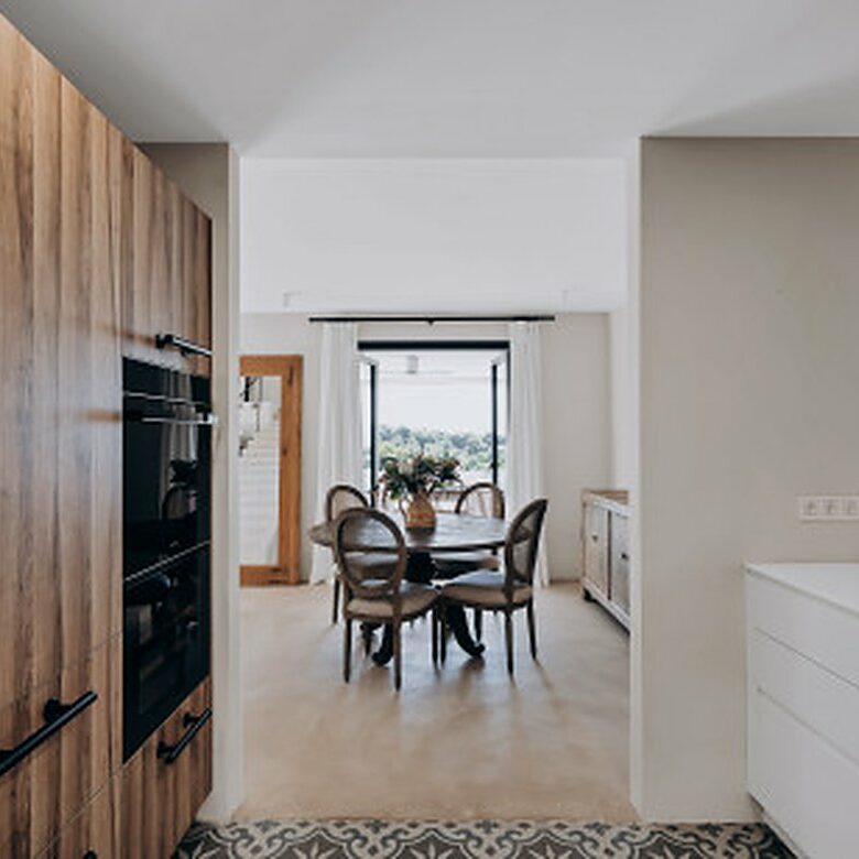 FOR SALE 🏡 Renovated Four-Bedroom Townhouse with Panoramic Sea Views and Cinema Room – Marbella Hill Club, Golden Mile, Marbella 🇪🇸