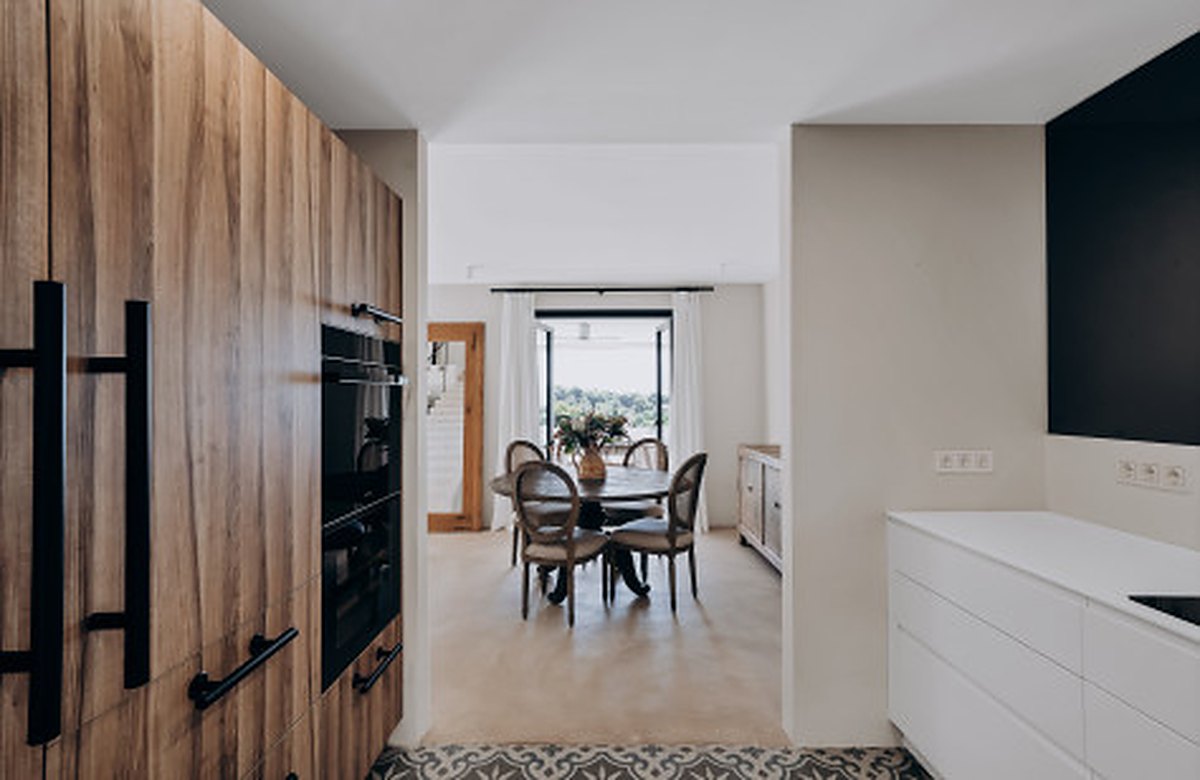 FOR SALE 🏡 Renovated Four-Bedroom Townhouse with Panoramic Sea Views and Cinema Room – Marbella Hill Club, Golden Mile, Marbella 🇪🇸