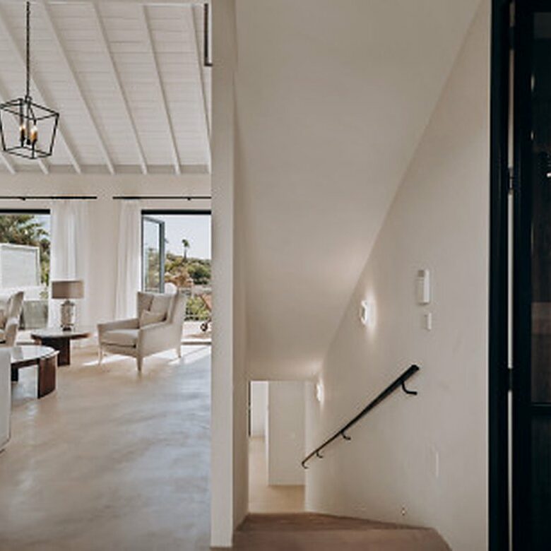 FOR SALE 🏡 Renovated Four-Bedroom Townhouse with Panoramic Sea Views and Cinema Room – Marbella Hill Club, Golden Mile, Marbella 🇪🇸